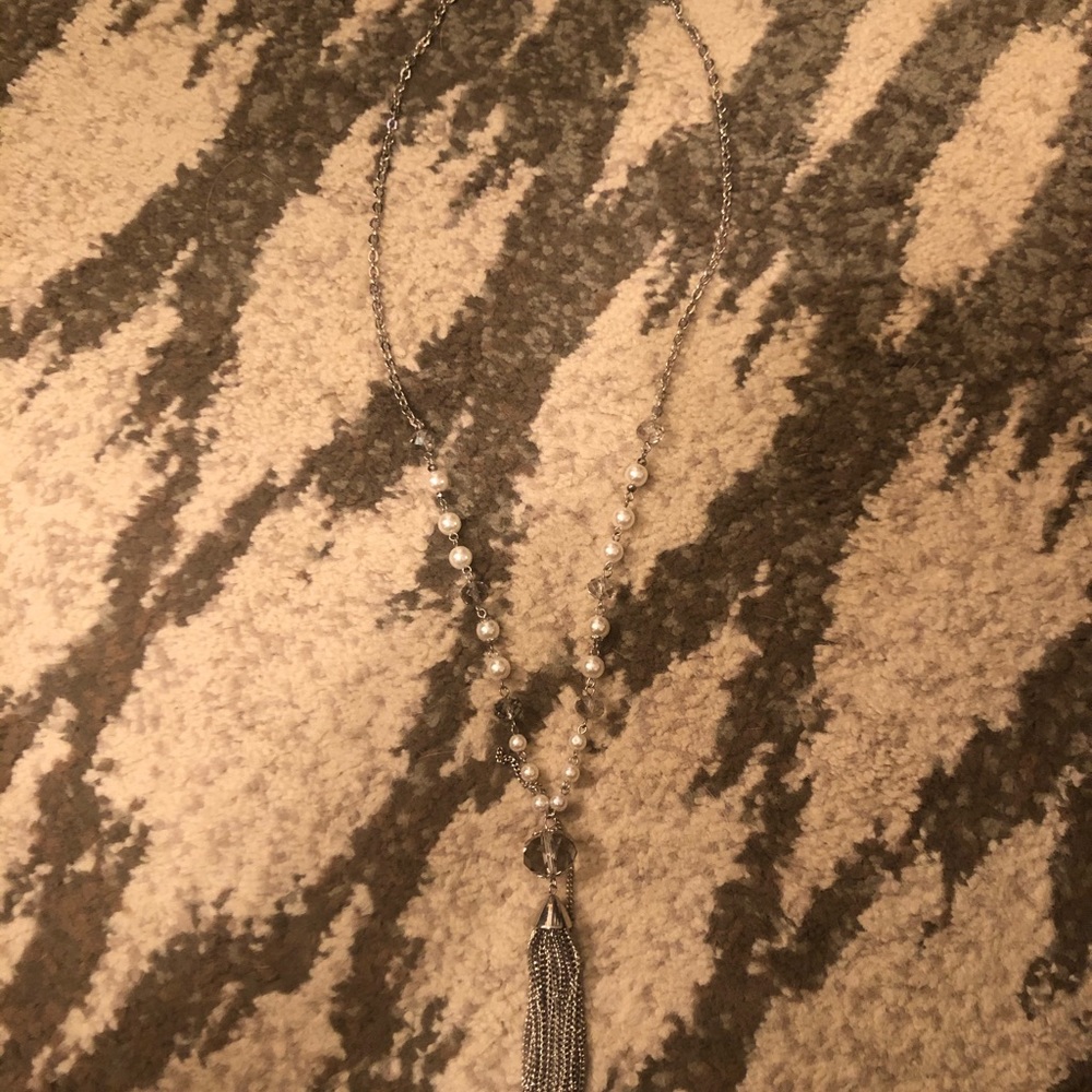 Torrid Silver Tassel necklace w. pearl like charms